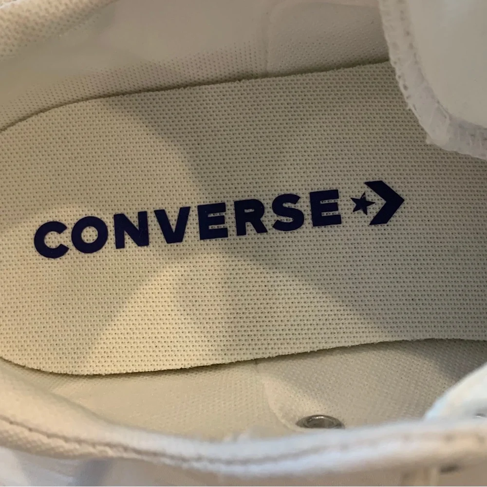 CONVERSE CHUCKS LIKE NEW               MAKE AN OFFER !! - Picture 3 of 3